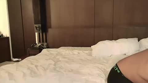 Sandra and Tom online show from January 18, 7:04 pm