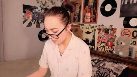 Yuna online show from November 30, 9:00 pm