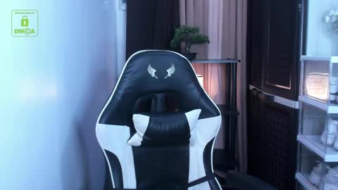 Snapshot of crazyasiancum chatting on December 3, 2:09 am Zion online show from December 3, 2:09 am