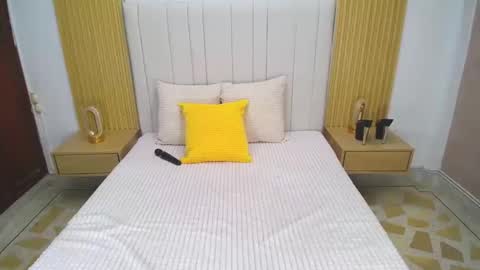 Sara online show from April 4, 1:29 pm