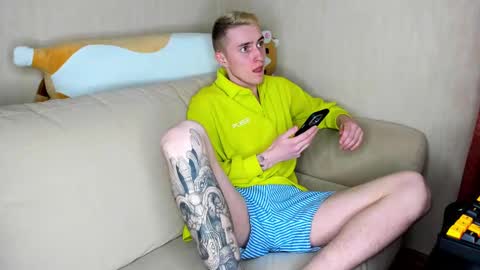 Snapshot of crazybottom99 chatting on February 26, 5:00 pm Alex online show from February 26, 5:00 pm