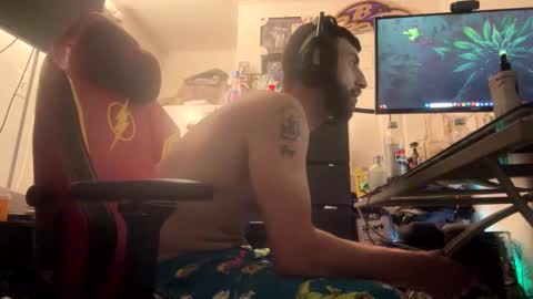 Snapshot of crazydill28 chatting on October 5, 9:33 pm crazydill28 online show from October 5, 9:33 pm