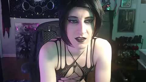 Snapshot of creamy_lust chatting on February 23, 1:13 am Sylvia online show from February 23, 1:13 am