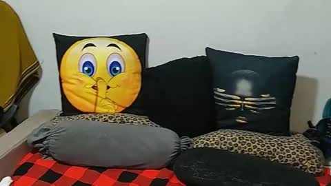 creamyhub online show from November 26, 7:16 am