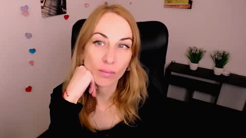 Snapshot of create_your_own_sun chatting on October 5, 1:41 pm Lera online show from October 5, 1:41 pm