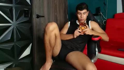 crh58_ online show from November 19, 9:46 pm