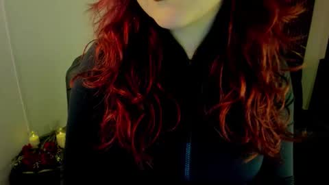 Snapshot of crimson_tati chatting on October 15, 4:05 am Tatiana online show from October 15, 4:05 am