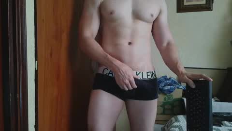 Snapshot of cris2428 chatting on February 19, 9:25 pm cris2428 online show from February 19, 9:25 pm