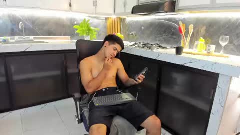 criss_hardcock_ online show from July 18, 3:47 pm