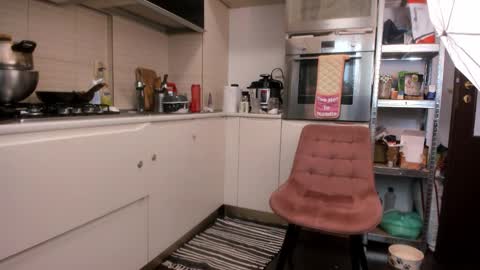 Snapshot of crissnight chatting on February 5, 2:16 pm Twitter Christinne p online show from February 5, 2:16 pm