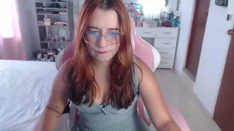 Snapshot of cristal_brown19 chatting on September 22, 8:02 pm andrea  online show from September 22, 8:02 pm