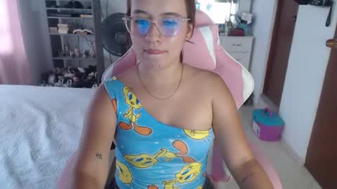 Snapshot of cristal_brown19 chatting on September 23, 8:04 pm andrea  online show from September 23, 8:04 pm