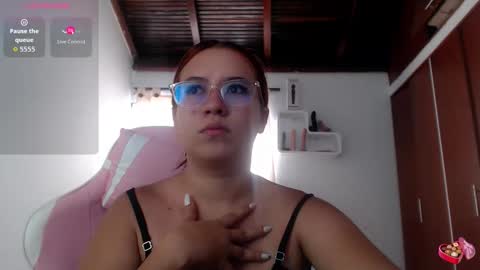 Snapshot of cristal_brown19 chatting on October 21, 7:28 pm andrea  online show from October 21, 7:28 pm