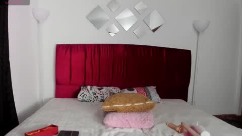 cristal_moon01 online show from December 18, 9:21 pm