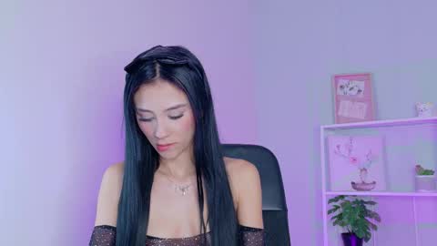 Nicole  Connection time 220pm-910pmCol online show from December 13, 7:53 pm