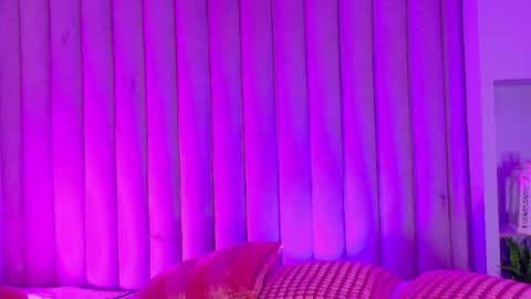 Nicole  Connection time 220pm-910pmCol online show from April 21, 2:26 am