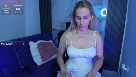 This blondie girl  is waiting for someone very horny to get some fun online show from February 20, 8:55 pm