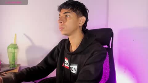 cristhian online show from January 8, 3:23 am