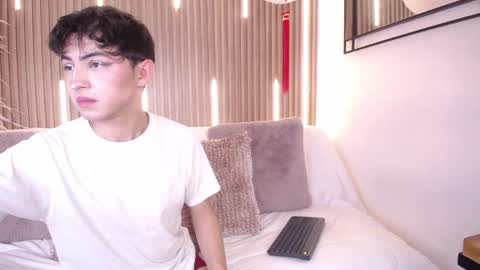 Cristopher  online show from April 6, 9:16 pm