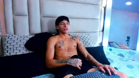 Croy online show from April 21, 1:42 am