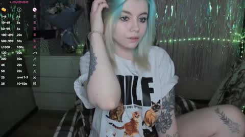 Snapshot of cryptobjgirlv2 chatting on October 23, 5:14 pm Lilith online show from October 23, 5:14 pm