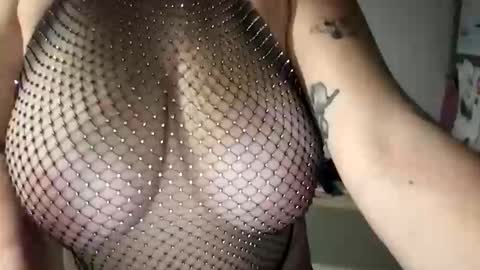 Snapshot of crystal0714 chatting on October 25, 4:02 am crystal0714 online show from October 25, 4:02 am