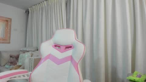 angie  online show from February 4, 3:54 am