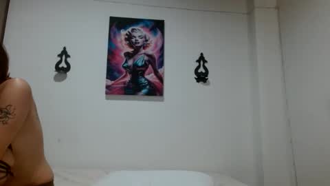 Crystal Blaze online show from June 1, 9:49 pm