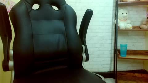 I AM CRYSTAL online show from March 7, 9:48 pm