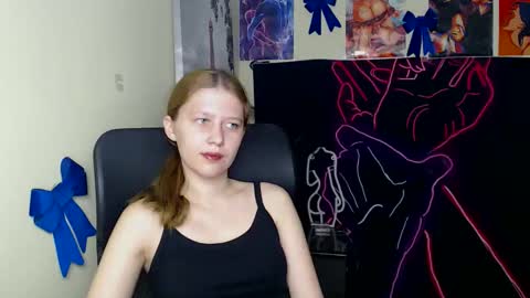 Stella online show from April 8, 12:30 pm