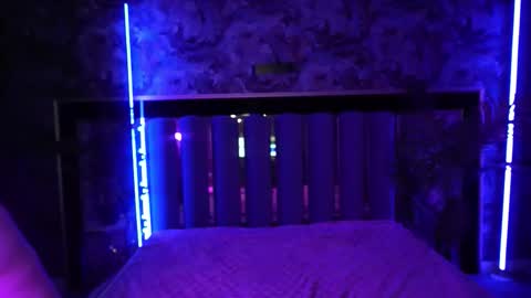 crystallpaws_ online show from November 18, 6:38 am