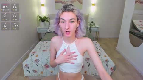 Mia online show from November 7, 1:46 pm