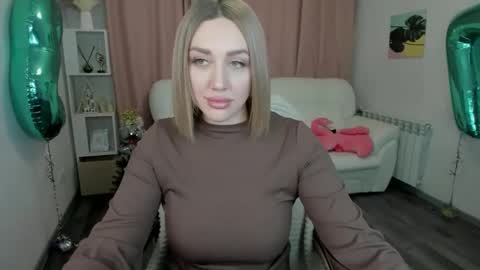 CrystalPatton online show from December 7, 6:37 am