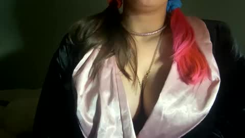 crystalyn777 online show from February 10, 4:15 am