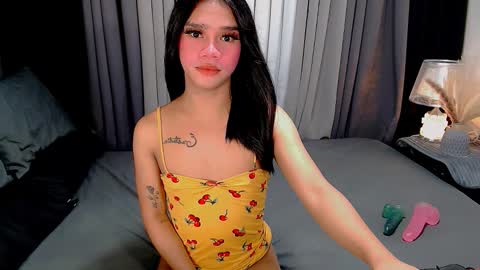 Snapshot of crytastal_lust1212 chatting on October 20, 12:43 pm bea takashi online show from October 20, 12:43 pm