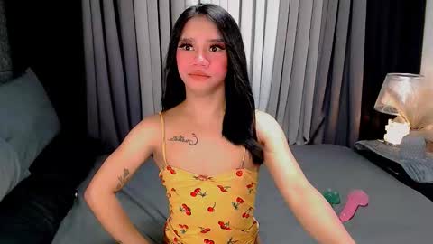 Snapshot of crytastal_lust1212 chatting on October 8, 10:54 am bea takashi online show from October 8, 10:54 am