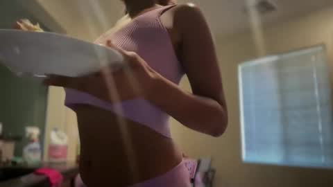 cum2charmxx online show from March 4, 6:05 pm