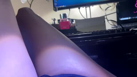 Snapshot of cum_all_over_mmee chatting on February 21, 7:34 am im KIM new girl to spoil online show from February 21, 7:34 am