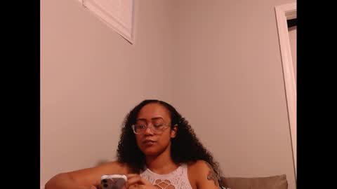 Nia Reese online show from February 17, 3:16 am