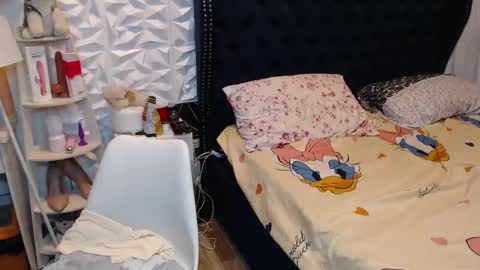 YOSHI online show from December 10, 7:05 am