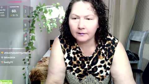 curvy_girlz online show from February 22, 11:29 pm