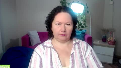 curvy_girlz online show from December 2, 5:22 pm