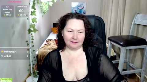 curvy_girlz online show from February 26, 12:03 am