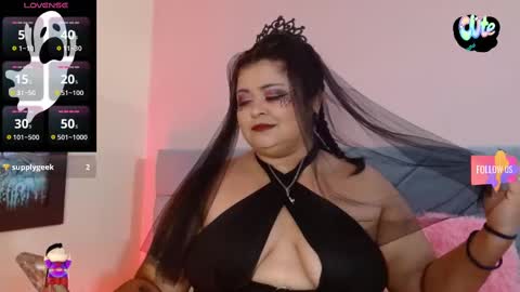 Snapshot of curvybeauty_ chatting on October 3, 1:19 pm HANNA online show from October 3, 1:19 pm