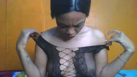 curvylyin online show from November 18, 11:13 am