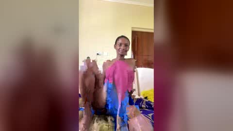 cute annah online show from June 7, 9:14 am