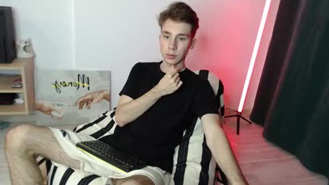 Snapshot of cute_brian chatting on October 23, 3:13 pm Im Brian online show from October 23, 3:13 pm