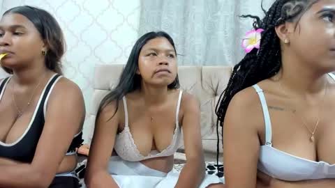 Snapshot of cute_ebony_18_ chatting on October 23, 4:30 pm cute_ebony_18_ online show from October 23, 4:30 pm