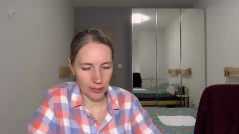 cute_lion_ online show from April 19, 6:10 pm