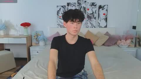 Snapshot of cute_mikex chatting on October 18, 7:12 am Mike online show from October 18, 7:12 am